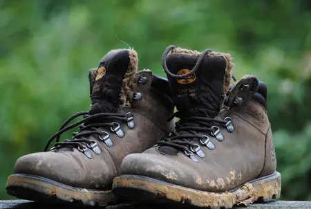 Schmutzige Wanderschuhe