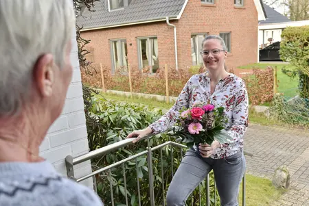 Besuch mit Blumen #2